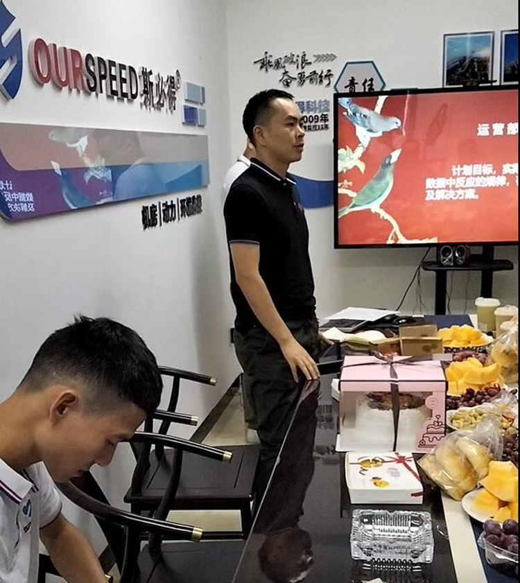 91视频成人免费版科技召开9月份总结会暨生日会 91视频成人免费版科技召开9月份总结会暨生日会