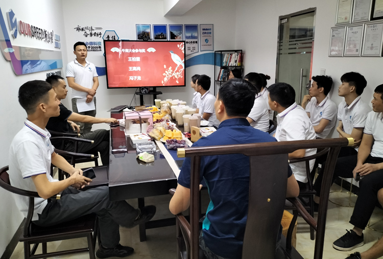 91视频成人免费版科技召开9月份总结会暨生日会
